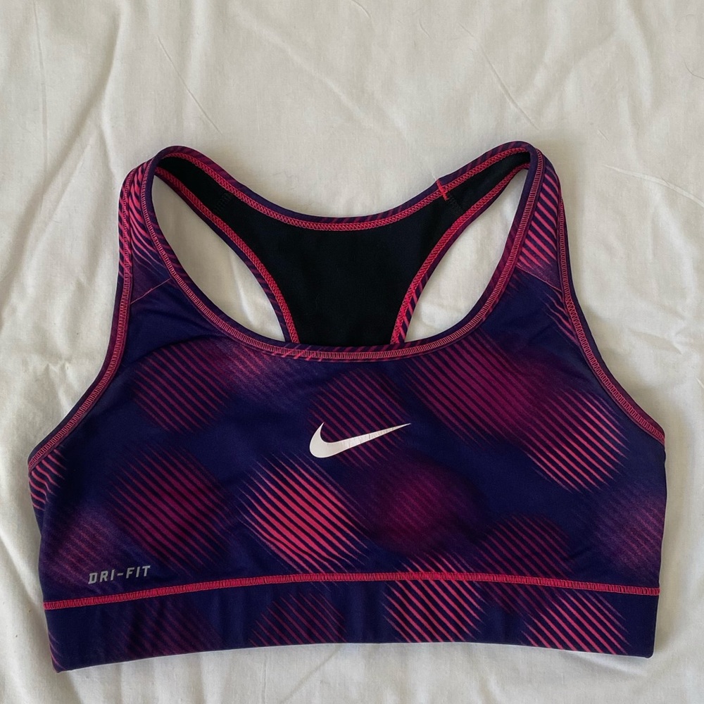 EUC - Nike sports bra